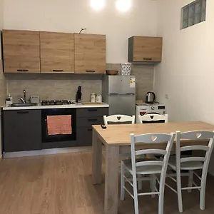 https://la-casa-nellantico-cortile.sicilyhotelsitaly.net